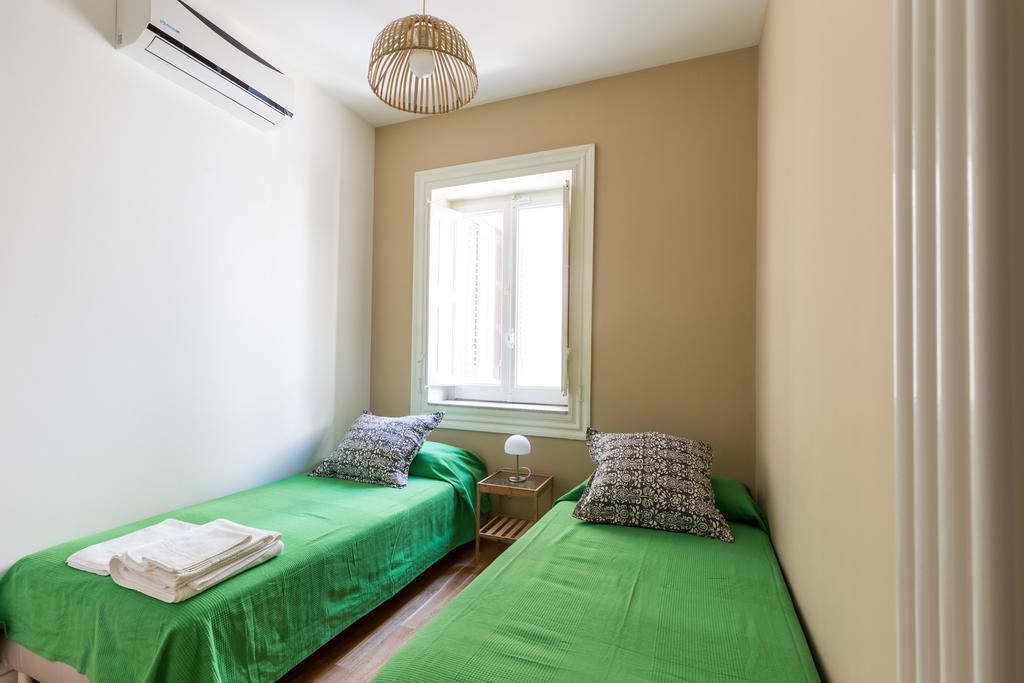 Elegante E Moderno Appartamento Al Politeama Παλέρμο Εξωτερικό φωτογραφία